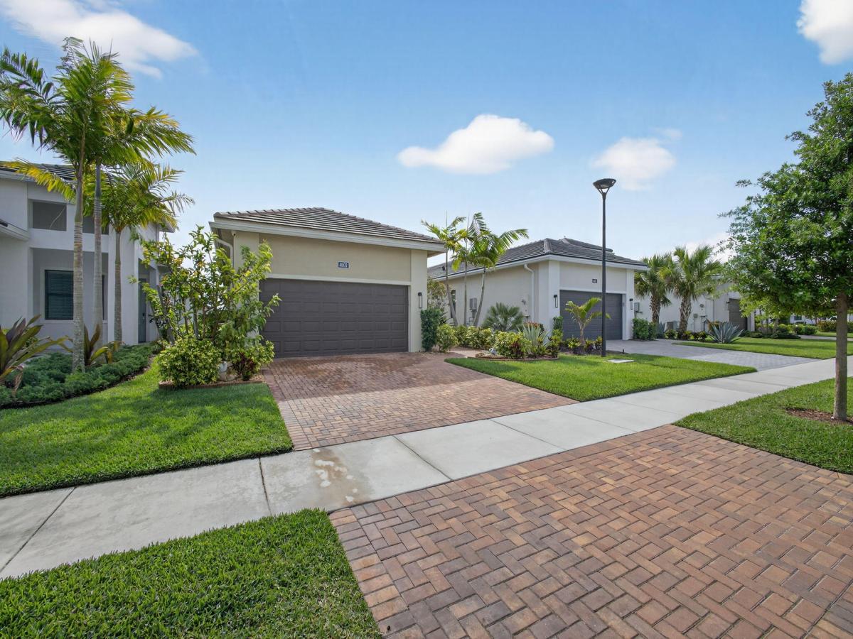 MLS #B26085860 image #0